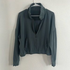 Vuori Cropped Half Zip